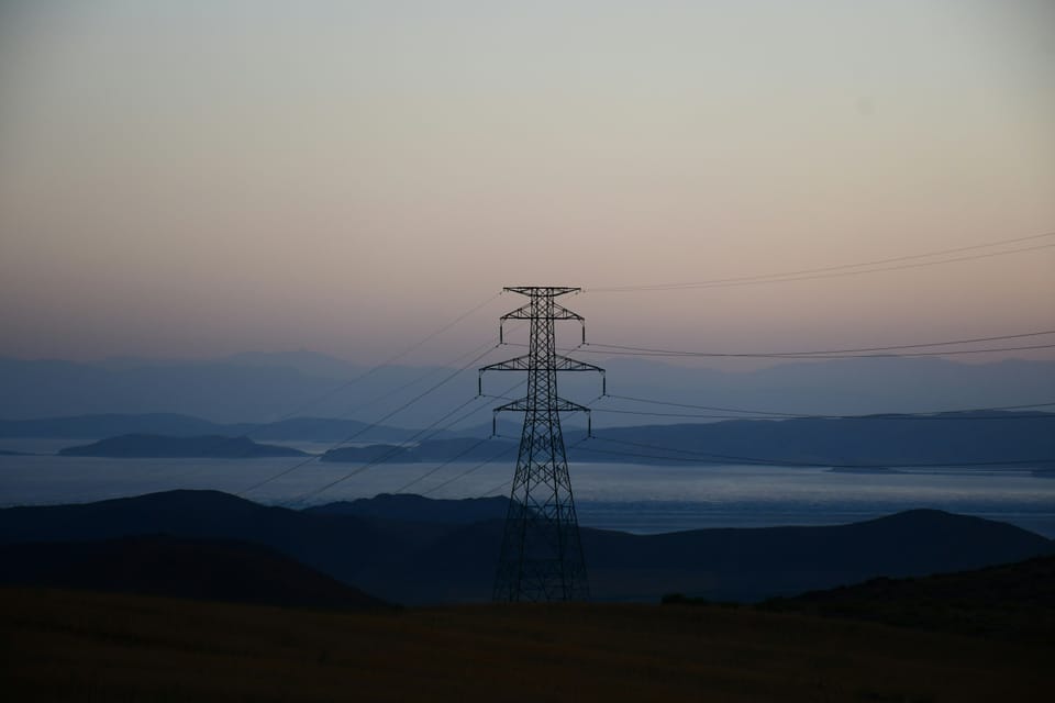 Decarbonising energy supply: Governance pathways and best practices